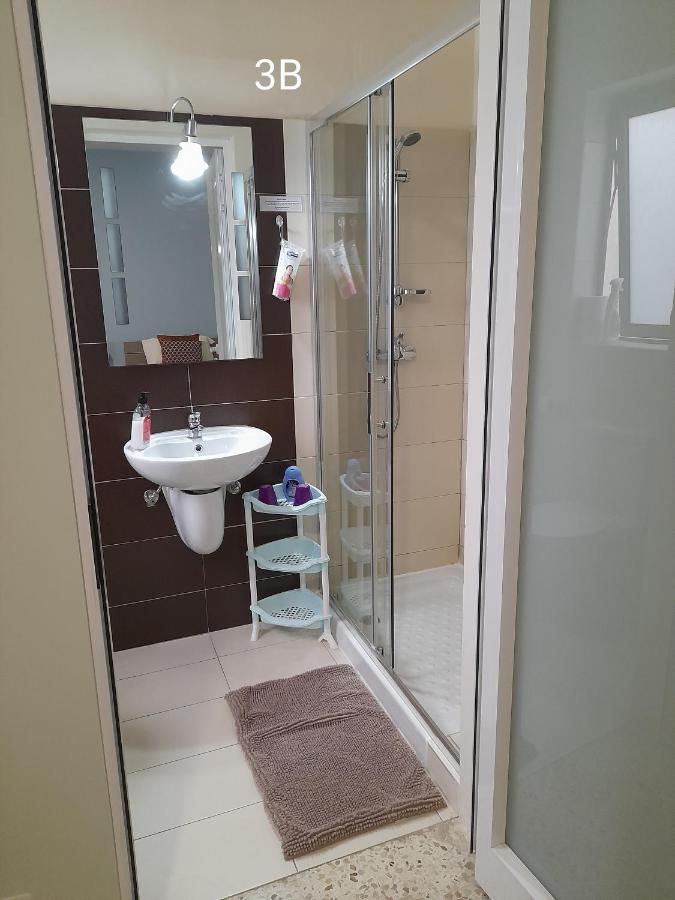 Seabreeze Holiday Guestrooms Сейнт Полс Бей Екстериор снимка