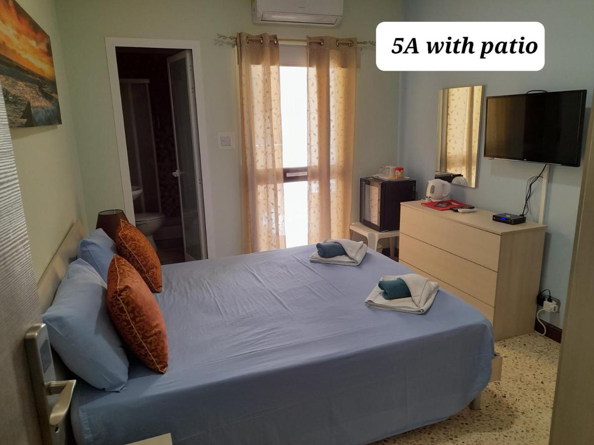 Seabreeze Holiday Guestrooms Сейнт Полс Бей Екстериор снимка
